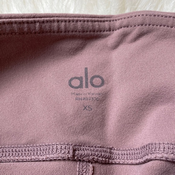 Alo Leggings - Picture 2 of 6